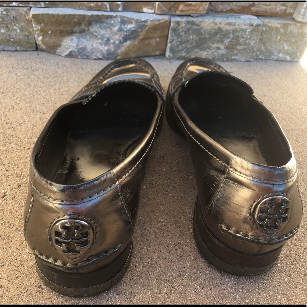 Tory Burch rare metallic leather loafers!